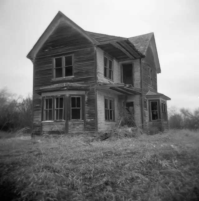 Derelict farmhouse west of town